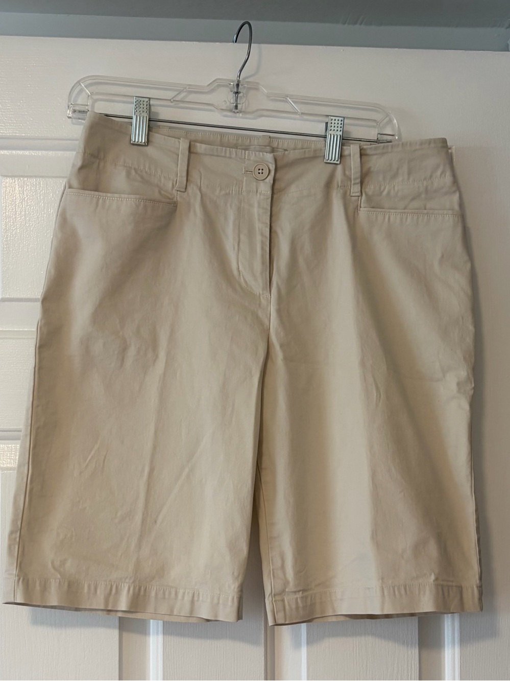 Talbots Light Cream Mid-Rise Bermuda Shorts, size 8